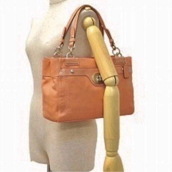 Coach Penelope Carryall F16532 Turnlock Leather - Picture 1 of 16